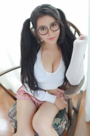 25岁的女高中